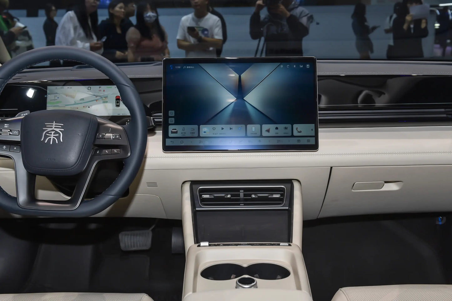 BYD Qin L электромобиль