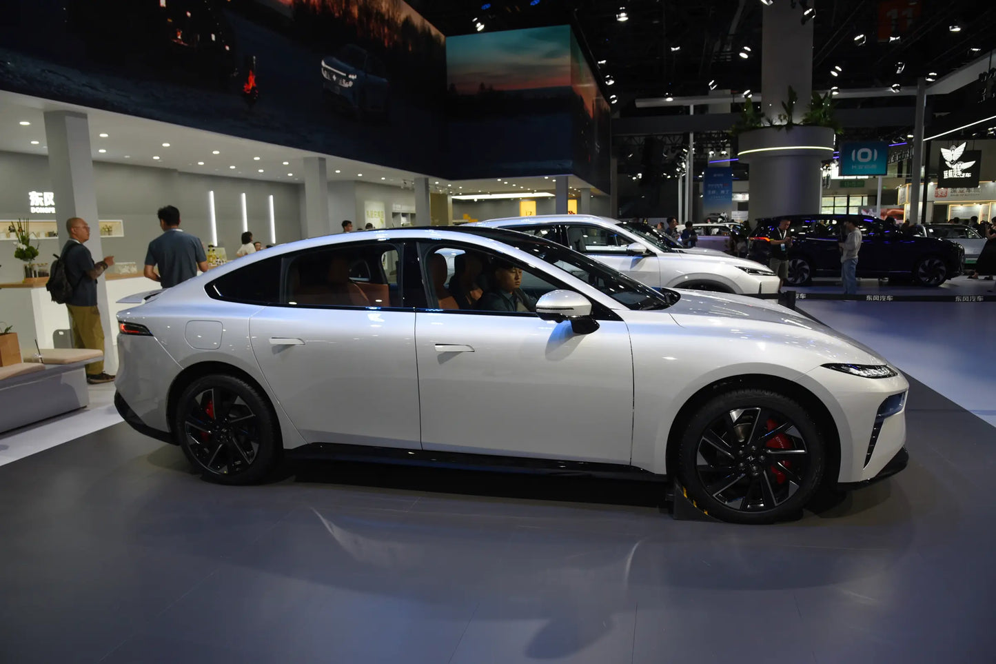 Dongfeng eπ007-Hybride REEV