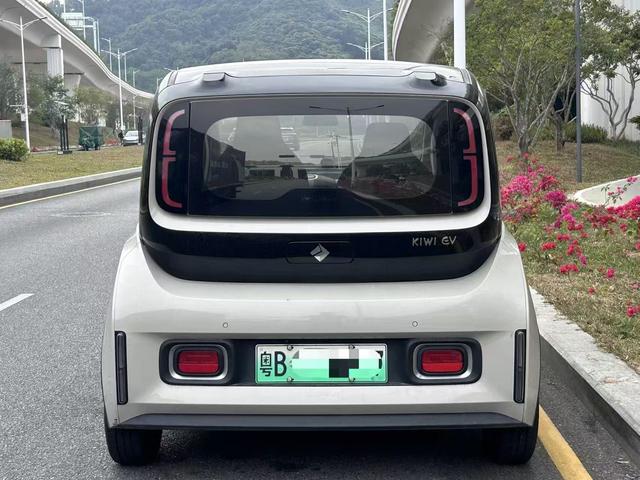 Certificated Pre-Owned Baojun KiWi EV 2021 Artist Lithium Iron Phosphate