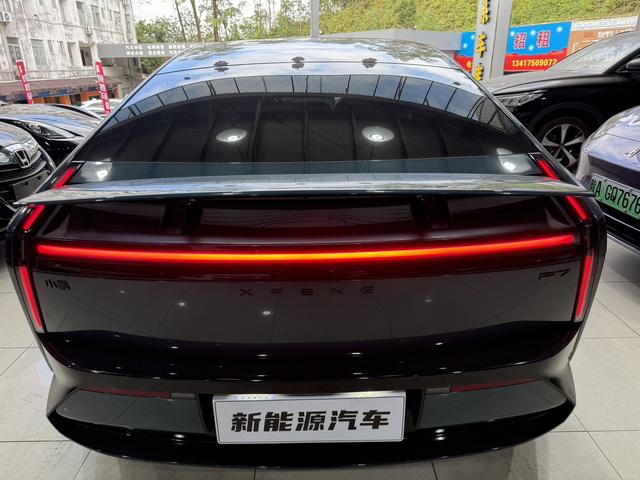 جهاز XPENG P7 2025 702 طويل المدى فائق الجودة معتمد ومستعمل