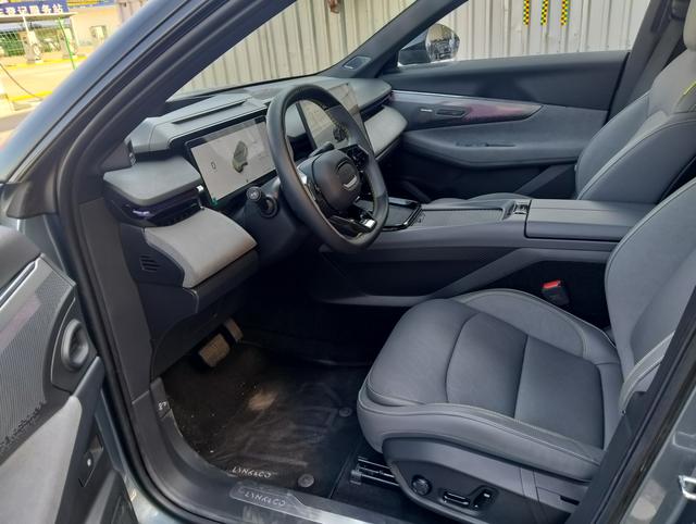 Certificated Pre-Owned Lynk & Co 08 EM-P 2025 220 Four-Wheel Drive Performance Halo -u22085685