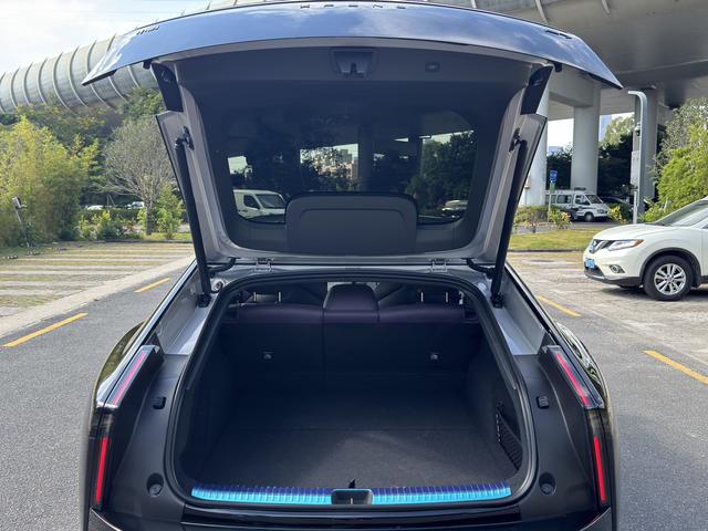 سيارة XPENG P7 موديل 2025 معتمدة مستعملة، دفع رباعي، أداء فائق، فائقة الأداء