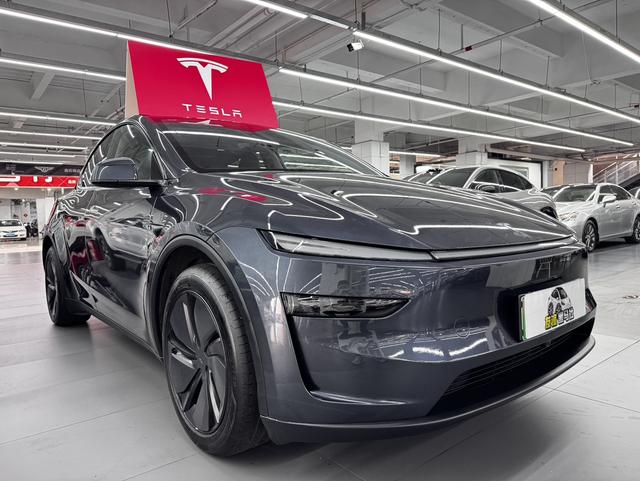 Pre-Owned Tesla Model Y 2025 Rear-Wheel Drive First Edition