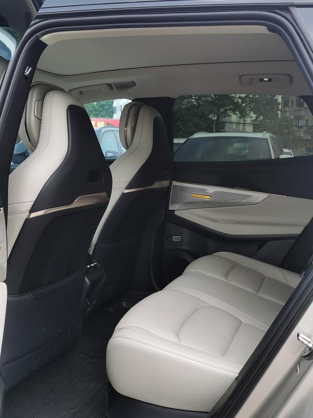 Certificated Pre-Owned Lynk & Co 08 EM-P 2023 220 AWD Performance Halo -u21901946