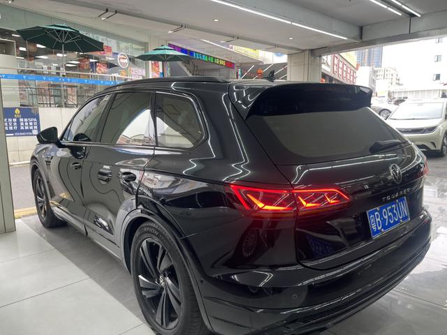 Certificated Pre-Owned Volkswagen Touareg 2021 3.0TSI R-Line Black Edition Sport Package - u22752457