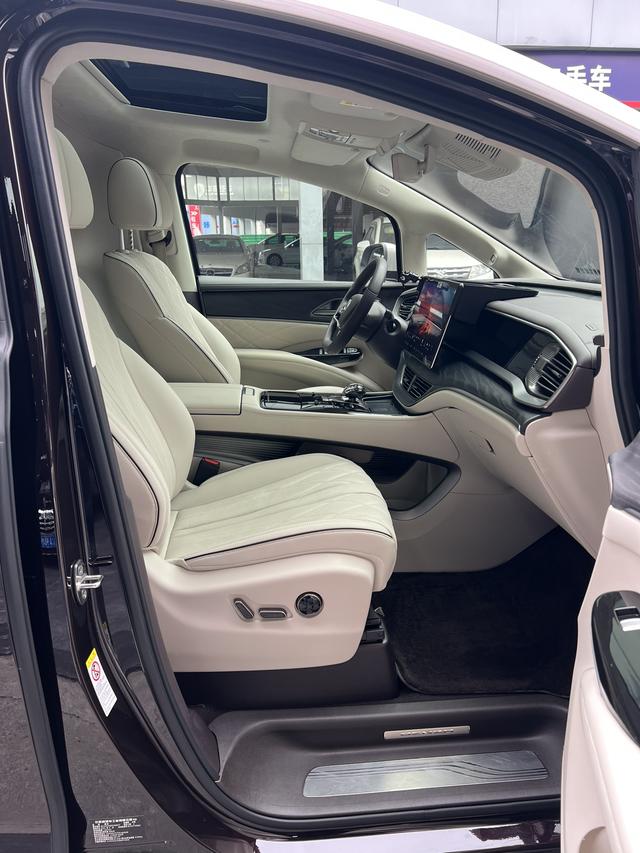 Certificated Pre-Owned Denza D9 DM 2024 PIONEER Four-Seat Leading Edition -u22529527