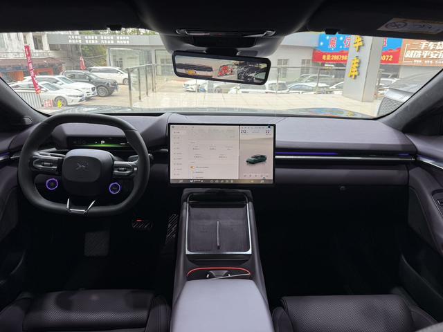 جهاز XPENG P7 2025 702 طويل المدى فائق الجودة معتمد ومستعمل