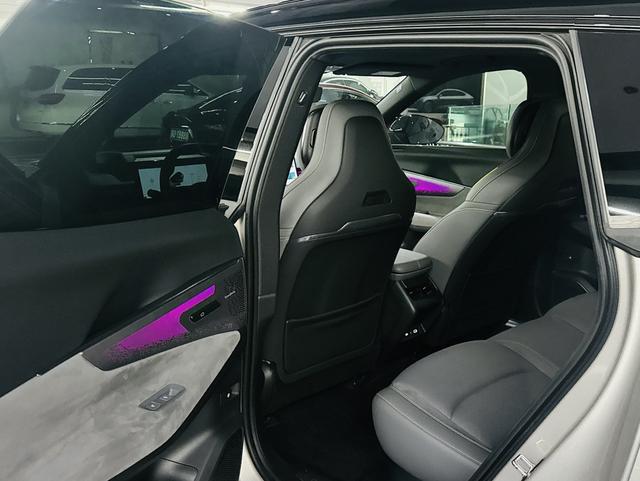 Certificated Pre-Owned Lynk & Co 08 EM-P 2023 120 Long Range Halo -u22575889