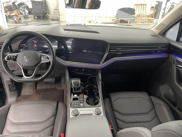 Certificated Pre-Owned Volkswagen Touareg 2021 3.0TSI R-Line Black Edition Sport Package - u22752457