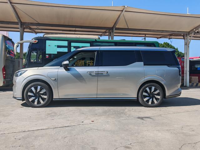 Pre-Owned Volvo EM90 2025 Model Ultra 6-Seater