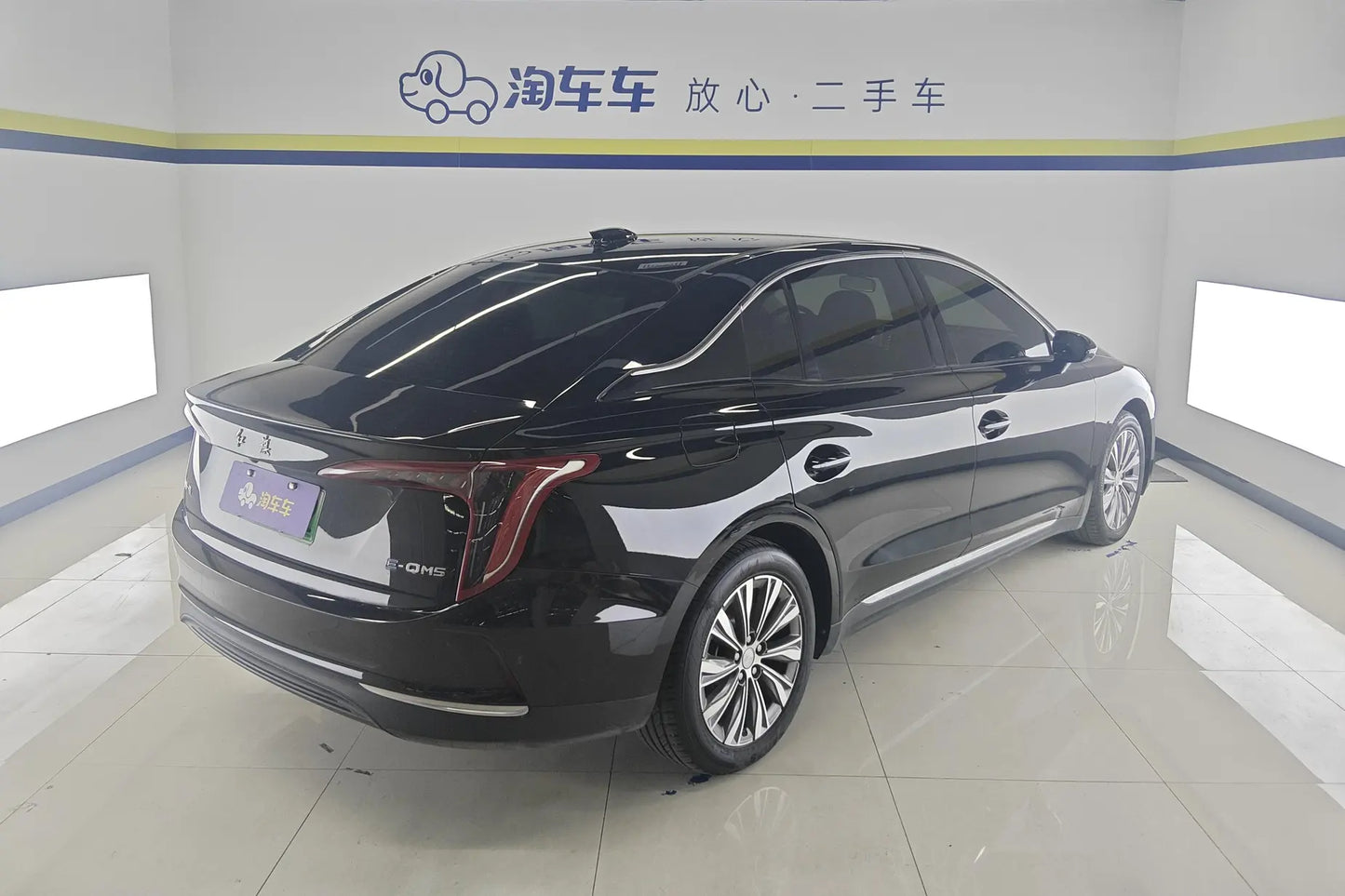 Certificated Pre-Owned Hongqi E-QM5 2022 Edition Charging 431km Enjoyment Version 5-Seater -u22568412