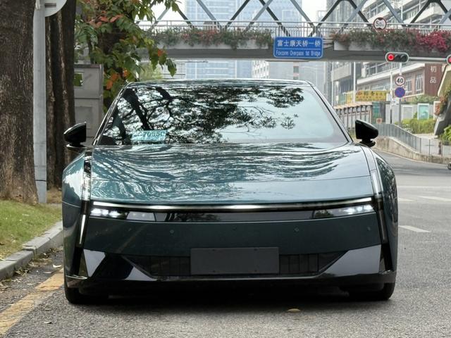 جهاز XPENG P7 2025 702 طويل المدى فائق الجودة، معتمد ومستعمل