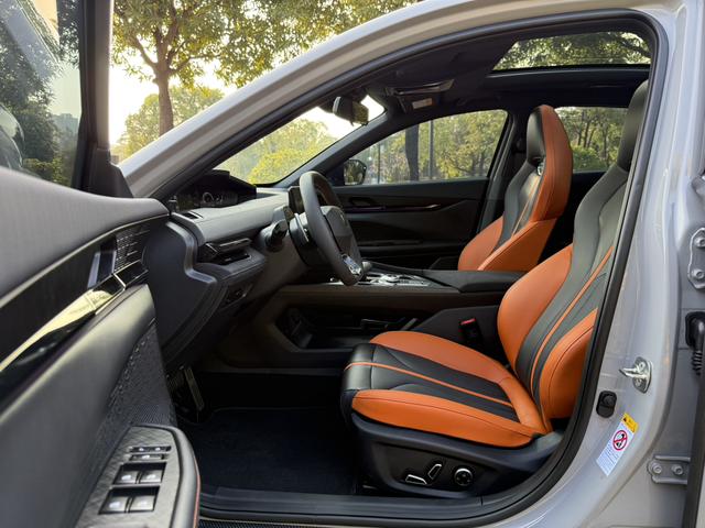 Certificated Pre-Owned Changan UNI-V 2025 1.5T 500Bar Premium Sport Edition - u22200865