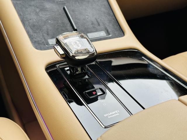 Pre - Owned 2024 AITO M7 Plus Five - seat Rear - wheel Drive Edition