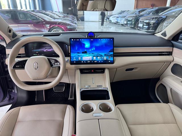 Certificated Pre-Owned Wenjie M5 2025 Extended-Range Ultra Four-Wheel Drive Version -u22467849