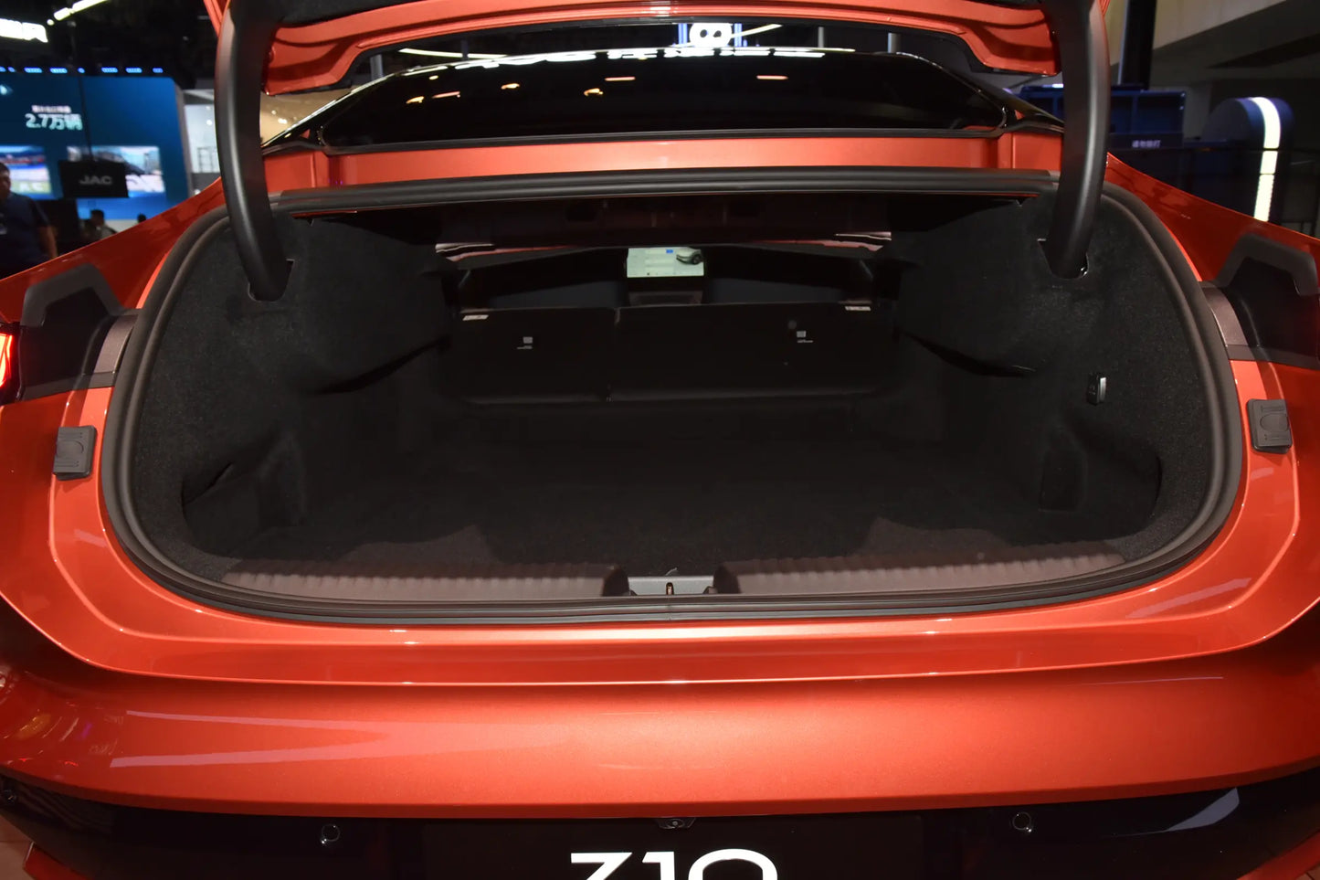 Lynk &amp; Co Z10