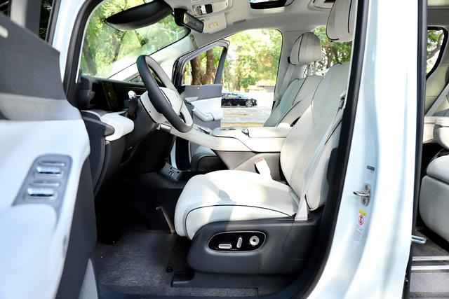 Certificated Pre-Owned XPENG X9 2025 All-Electric 650 Long Range Max-u22131106