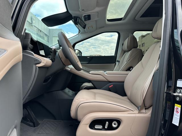 Certificated Pre-Owned XPENG X9 2025 All-Electric 650 Long Range Maxu21867911