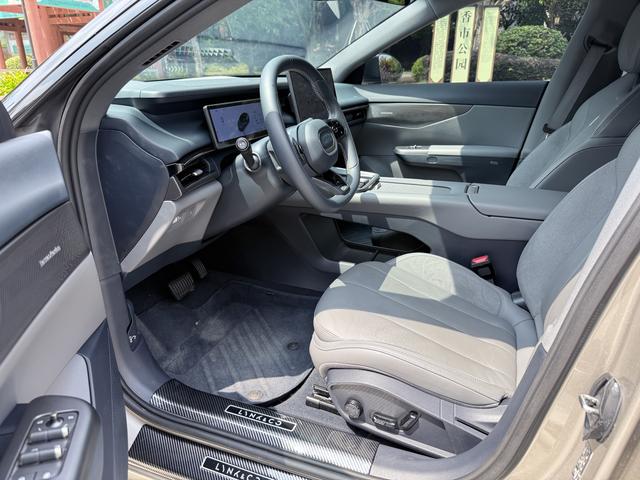 Certificated Pre-Owned Lynk & Co 07 EM-P 2024 126 Long Range Halo -u19626849