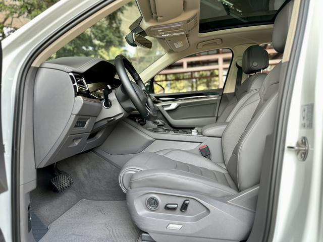 Certificated Pre-Owned Volkswagen Touareg 2021 3.0TSI R-Line Black Edition Sport Package - u22333167