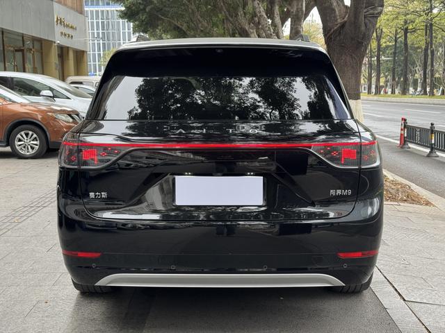 Certificated Pre-Owned Wenjie M9 2024 Extended-Range Ultra Six-Seater Version -u22543326