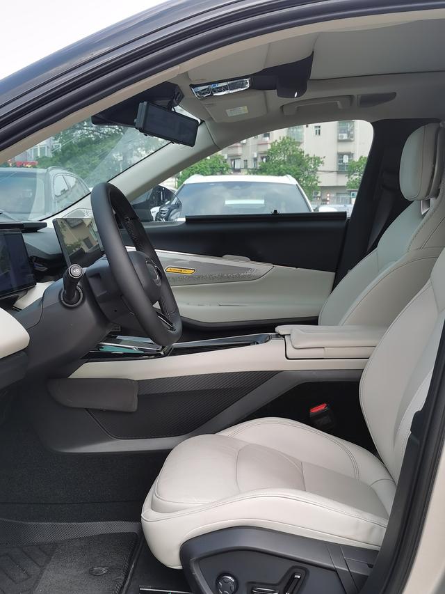 Certificated Pre-Owned Lynk & Co 08 EM-P 2023 220 AWD Performance Halo -u21901946