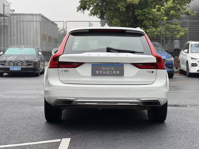Certificated Pre-Owned Volvo V90 2019 Cross Country T5 AWD Inscription Plus National VI - u22621268