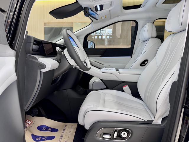 سيارة XPENG X9 2025 كهربائية بالكامل 702 رباعية الدفع عالية الأداء Max-u21633320 مستعملة معتمدة