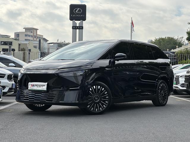 Certificated Pre-Owned XPENG X9 2025 All-Electric 650 Long Range Maxu21867911