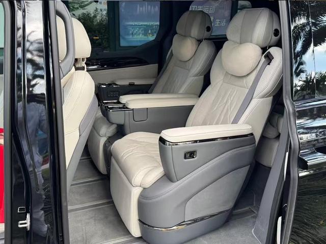 Certificated Pre-Owned ZEEKR 009 2024 Six-seater Executive Edition AWD 108kWh -u22465714