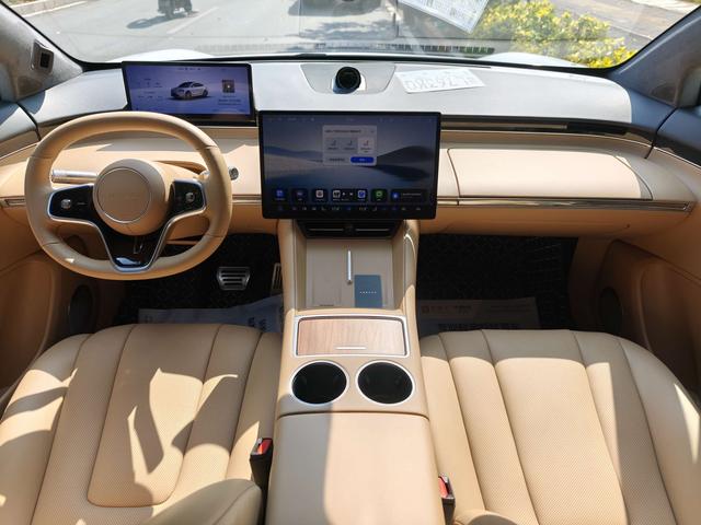 Certificated Pre-Owned Zhijie R7 2024 All-Electric 100kWh Ultra Four-Wheel Drive Version -u22583907