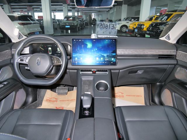 Certificated Pre-Owned Wenjie M5 2022 Extended-Range Four-Wheel Drive Performance Edition -u22333895