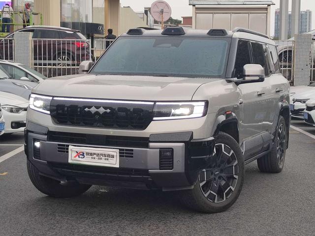 Certificated Pre-Owned Formula Leopard 8 2025 Brave and Wise Flagship Edition 7-Seater -u21708105