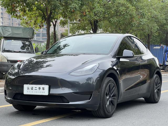 Pre-Owned Tesla Model Y 2024 Rear-Wheel Drive Version