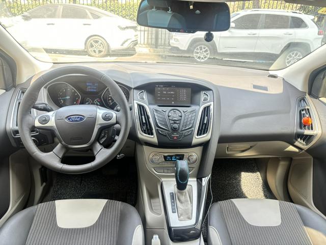 Certificated Pre-Owned Ford Focus 2012 Sedan 1.6L Automatic Fashion Edition - u22557826