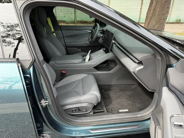 جهاز XPENG P7 2025 702 طويل المدى فائق الجودة، معتمد ومستعمل