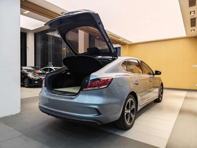 MG6 PHEV d'occasion certifiée, édition 2018, 45T E-Drive, version hybride intelligente avec pilote et connexion Internet.