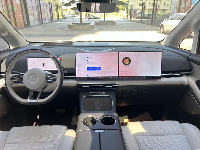 Certificated Used VOYAH Dreamer PHEV 2025 AWD Flagship Kunpeng Edition