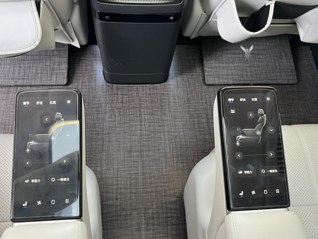 Certificated Used VOYAH Dreamer PHEV 2025 AWD Flagship Kunpeng Edition