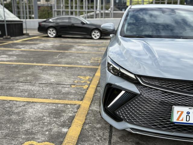 سيارة جيلي إمجراند L HiP 2022 1.5TD-DHT Pro 100KM Super Rui مستعملة معتمدة