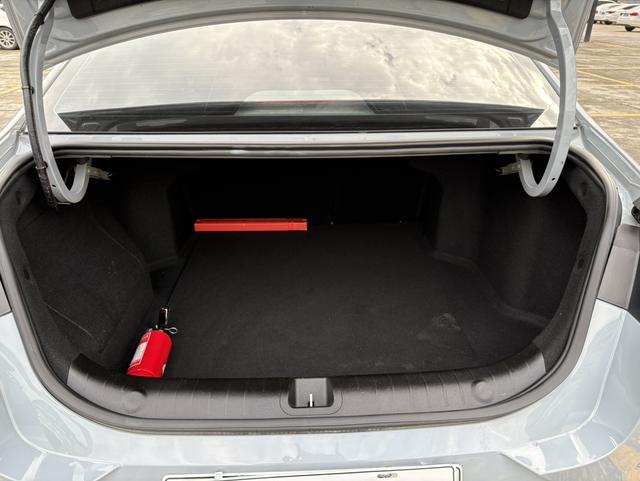 سيارة جيلي إمجراند L HiP 2022 1.5TD-DHT Pro 100KM Super Rui مستعملة معتمدة