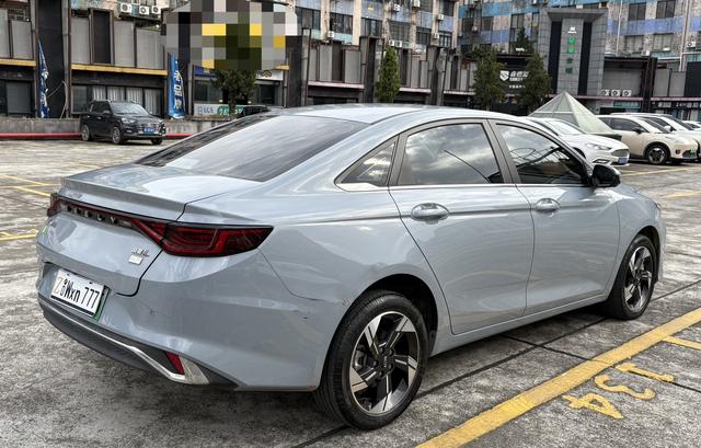 سيارة جيلي إمجراند L HiP 2022 1.5TD-DHT Pro 100KM Super Rui مستعملة معتمدة