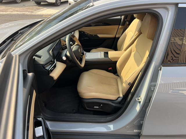 Certificated Used Geely Galaxy L6 2023 1.5T DHT 125km Starship