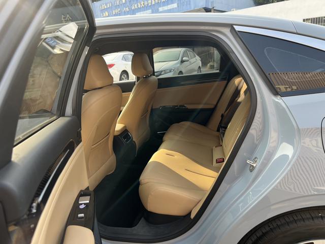 Certificated Used Geely Galaxy L6 2023 1.5T DHT 125km Starship