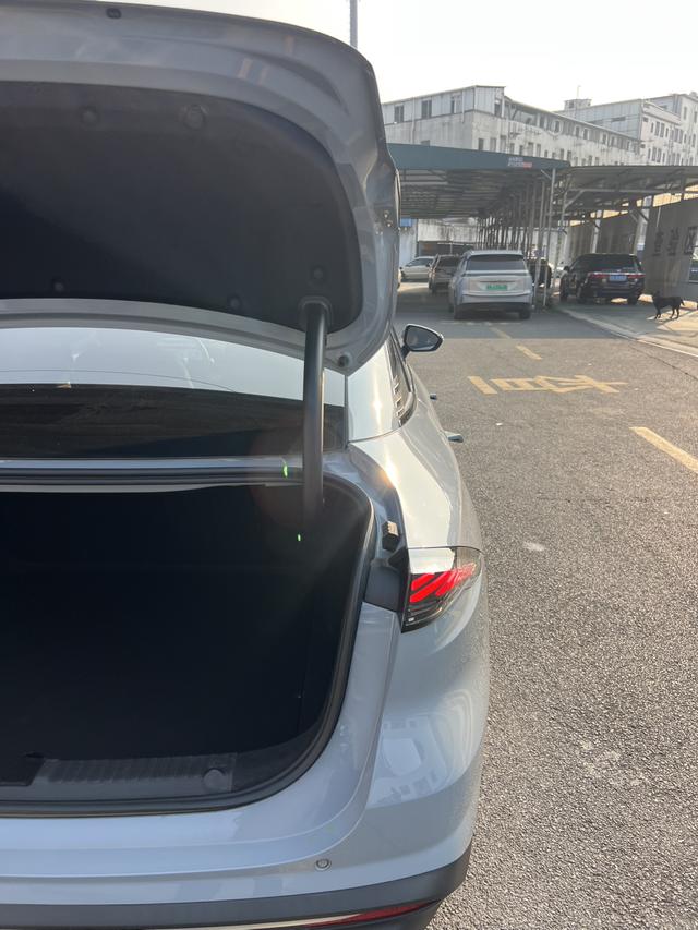 Certificated Used Geely Galaxy L6 2023 1.5T DHT 125km Starship