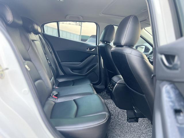 Certificated Used Mazda 3 Axela 2017 Two-Door 2.0L Automatic Luxury Type National V