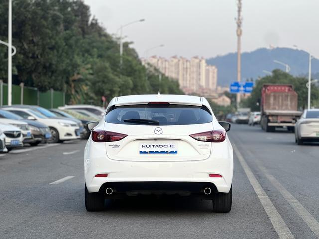 Certificated Used Mazda 3 Axela 2017 Two-Door 2.0L Automatic Luxury Type National V