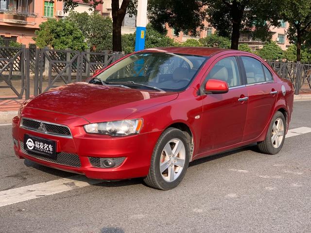 Certificated Used Yishen 2010 Model Fashion Edition 1.8L CVT Comfort