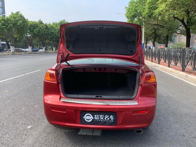 Certificated Used Yishen 2010 Model Fashion Edition 1.8L CVT Comfort