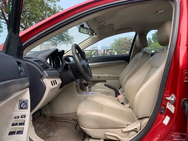 Certificated Used Yishen 2010 Model Fashion Edition 1.8L CVT Comfort